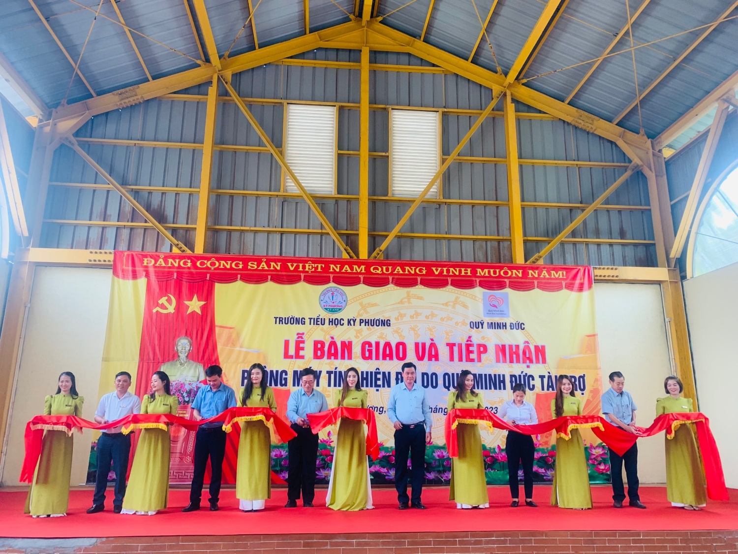 Chuyên đề “Nghiên cứu bài học theo hướng phát triển năng lực; Bài a, c (tiết 1) - Tiếng Việt 1” do cô giáo Lê Thị Mỹ Hương – Giáo viên tổ 1 thực hiện.