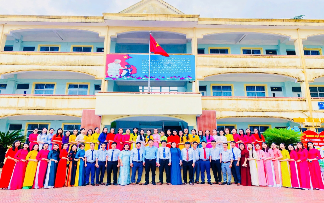 TRƯỜNG TIỂU HỌC KỲ PHƯƠNG LONG TRỌNG TỔ CHỨC HỘI NGHỊ VIÊN CHỨC, NGƯỜI LAO ĐỘNG NĂM HỌC 2025 – 2026