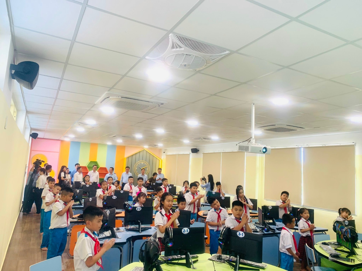 TRƯỜNG TIỂU HỌC KỲ PHƯƠNG TỔ CHỨC SINH HOẠT CHUYÊN ĐỀ “NGHIÊN CỨU BÀI HỌC THEO HƯỚNG PHÁT TRIỂN NĂNG LỰC HỌC SINH” NHẰM BỒI DƯỠNG KIẾN THỨC CHUYÊN MÔN CHO GIÁO VIÊN ĐẦU NĂM HỌC 2023 – 2024.